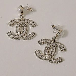 CHANEL CC Classic Pearl Drop Earrings